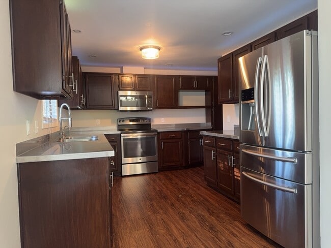 Building Photo - 3829 Eastway Dr