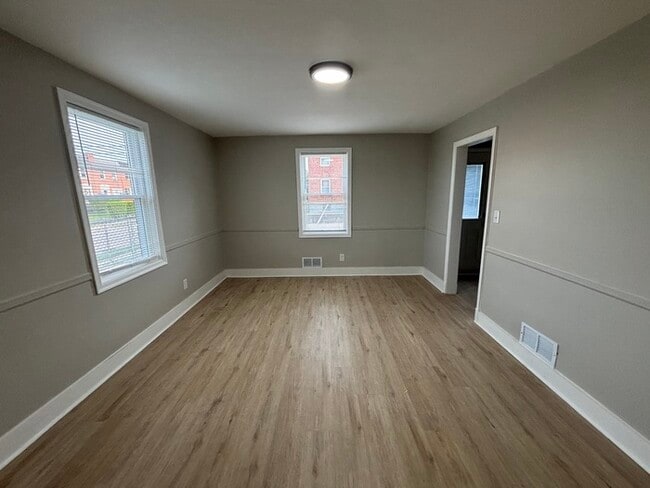 Building Photo - 3 bedroom townhome 21213