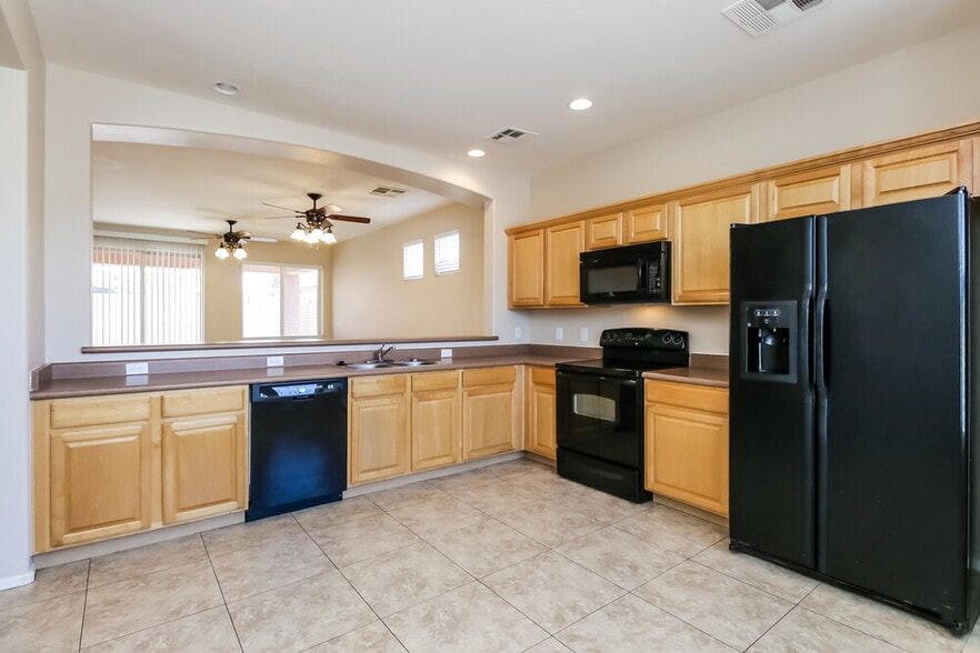 Building Photo - 347 N Wesley