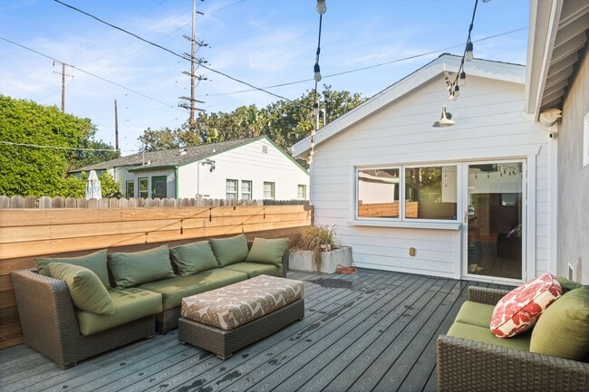 Building Photo - 2813 Military Ave