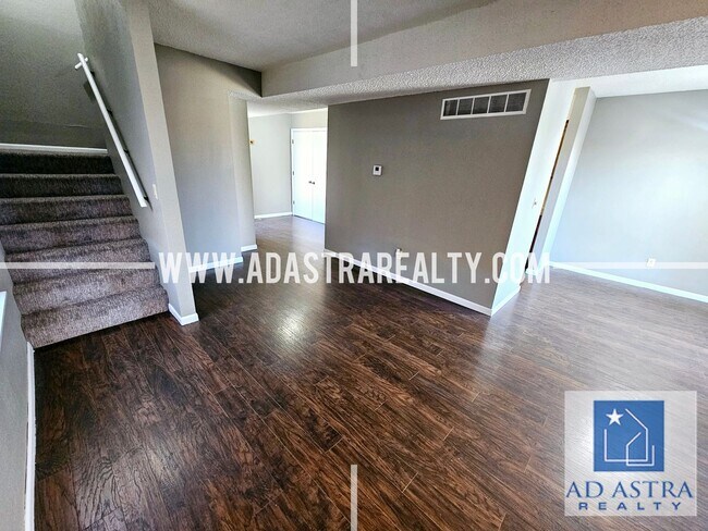 Building Photo - Nice 3 bed 1.5 bath townhouse in Olathe-Coming SOON!!