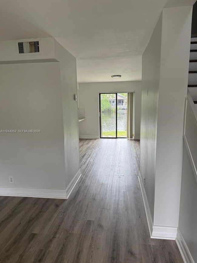 Building Photo - 242 Wimbledon Lakes Dr