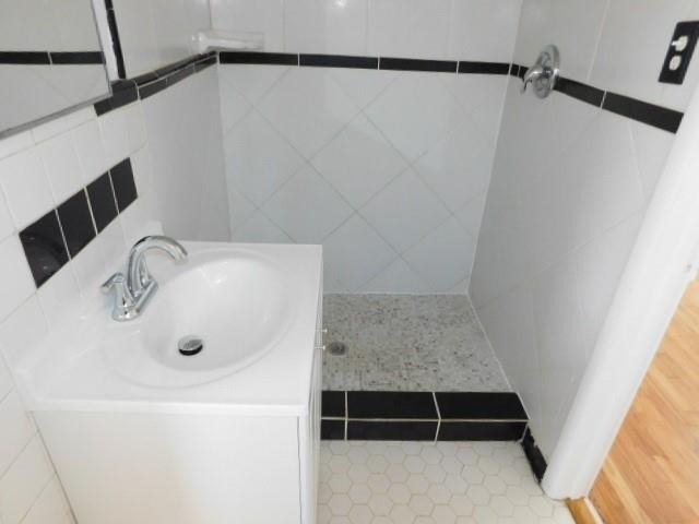 Building Photo - 2407 Summerland Dr