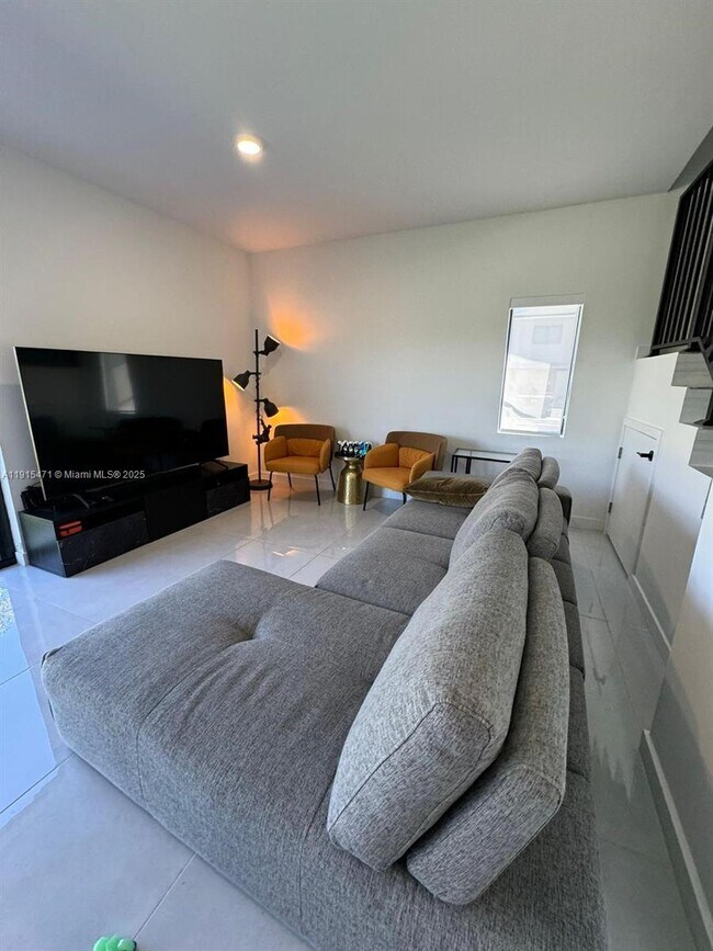 Building Photo - 1301 NW 3rd St