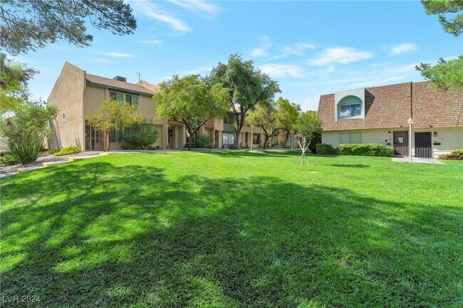 Building Photo - 3472 Townhouse Dr