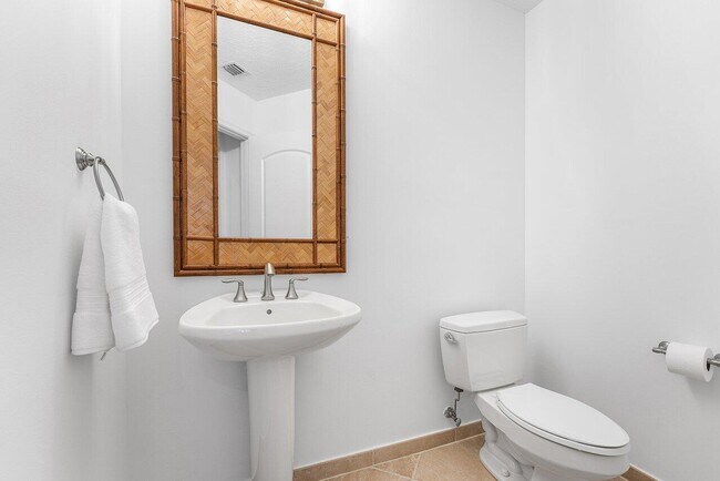 Building Photo - 701 S Olive Ave