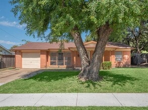 Building Photo - 403 Rolando Dr