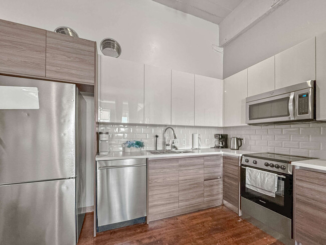 Building Photo - 555 Evergreen St