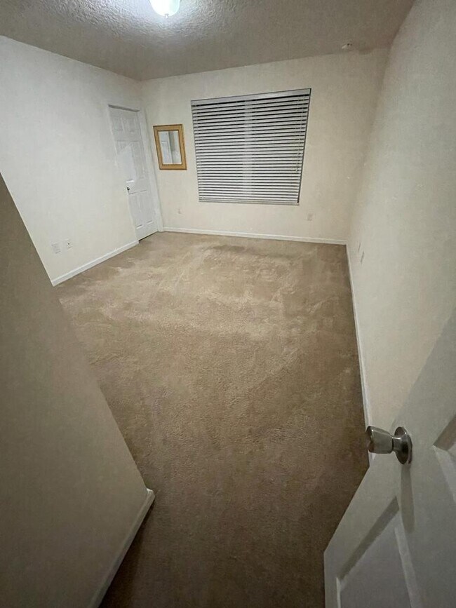 Building Photo - 1438 Chelsea Dr