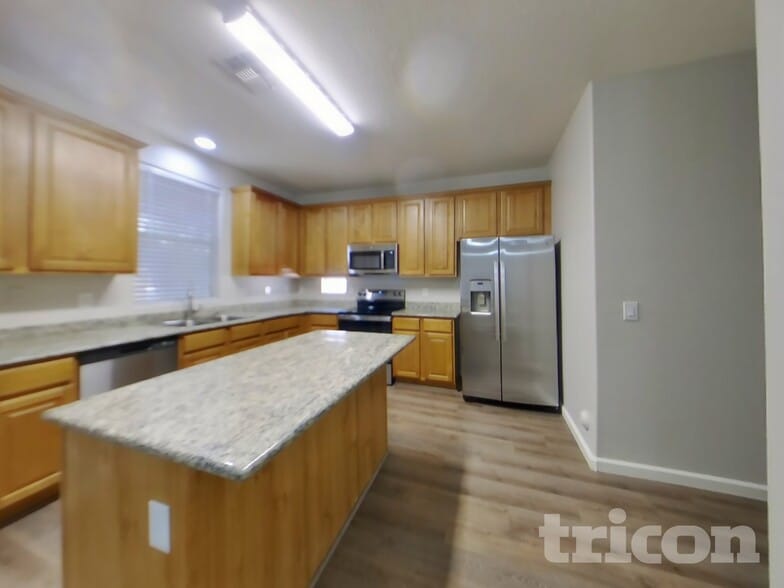 Building Photo - 4360 E Carla Vista Dr