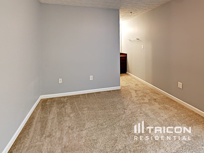 Building Photo - 1038 Wedgewood Ct NE