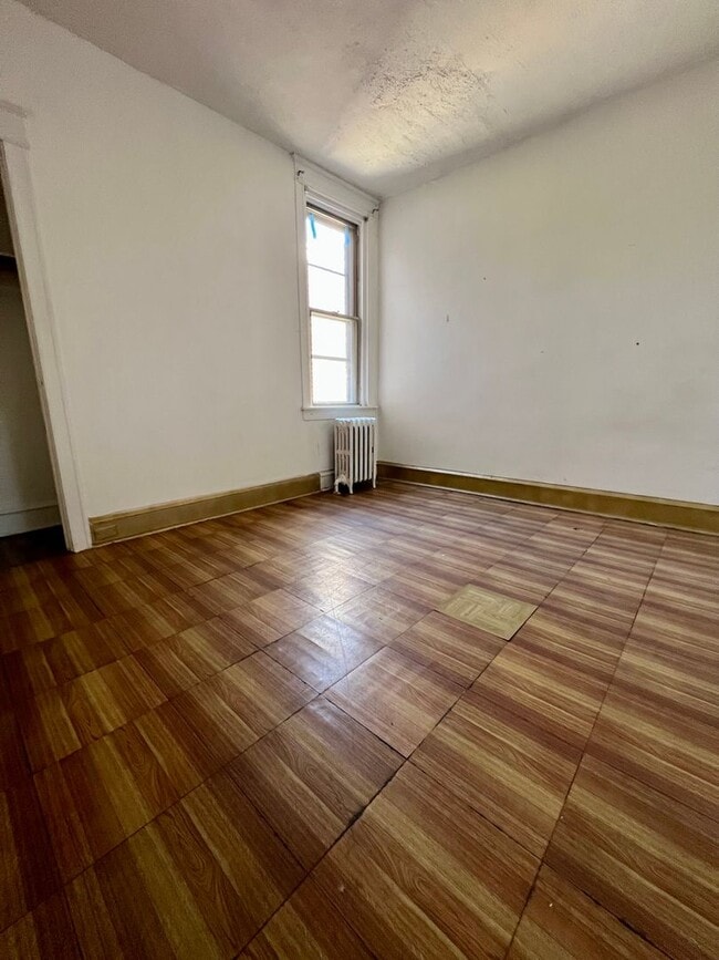 Building Photo - Spacious 3-Bedroom Townhome in Juniata! Available NOW!