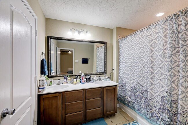 Building Photo - 6710 Lindale Springs Ln