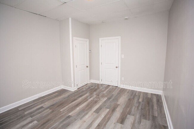 Building Photo - 614 Main St