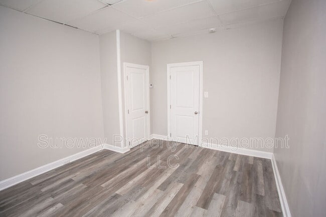 Building Photo - 614 Main St