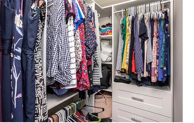 Master Walk In Closet - 3509 SE Glen Dr