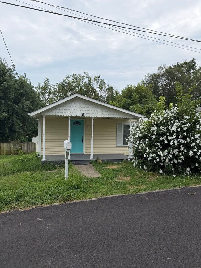 Building Photo - Charming 2 Bed 1 Bath Home with Fenced Backyard in Excelsior Springs