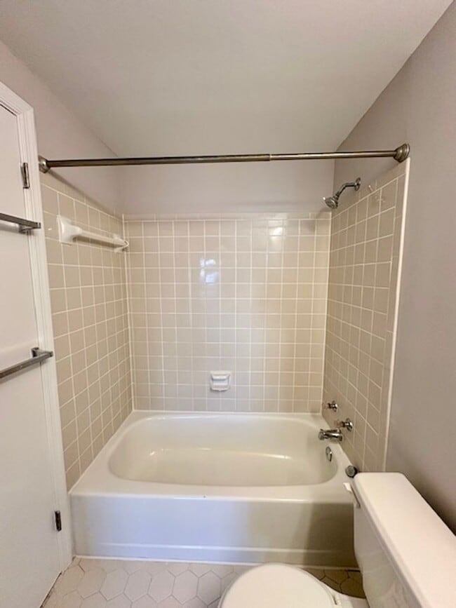 Building Photo - Beautiful end-unit townhome. Walkout basement. Quiet community