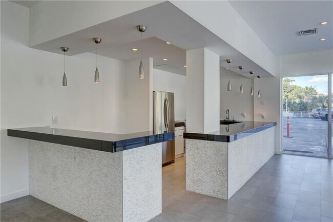 Building Photo - 2841 N Ocean Blvd