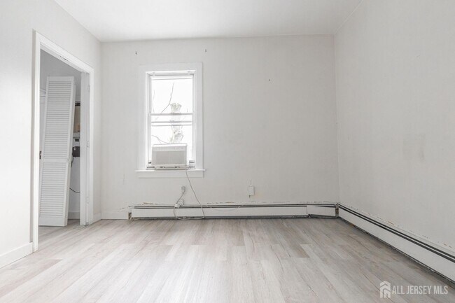 Building Photo - 253 Goldsmith Ave