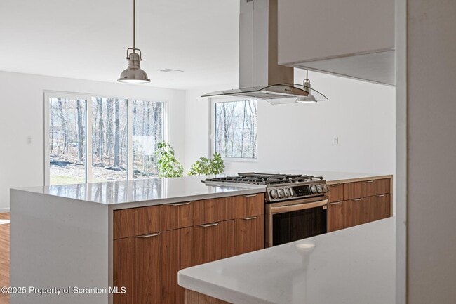Building Photo - 203 Red Oak Dr