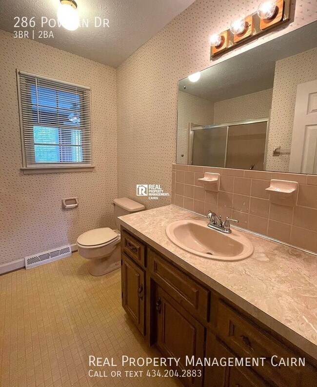 Building Photo - Spacious 3 Bedroom 2 Bath With 2 Car Garag...