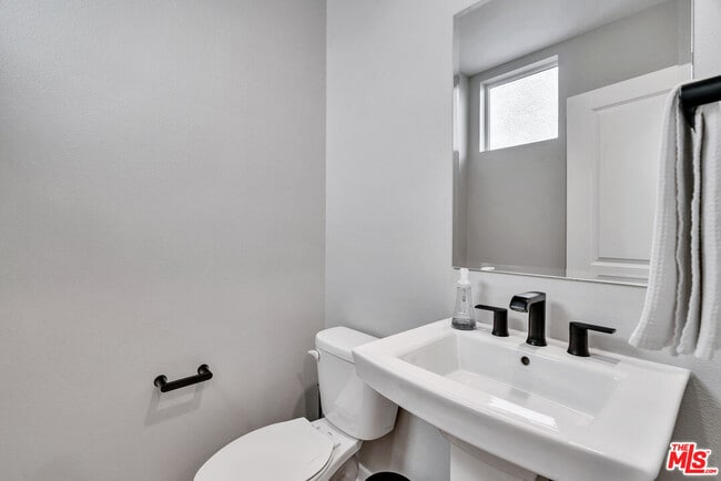 Building Photo - 515 Daniel Freeman Cir