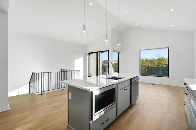 Building Photo - 33 N Blacksmith Ln