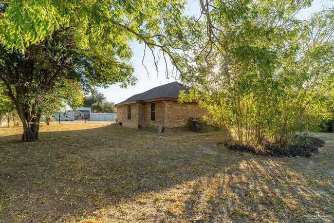 Building Photo - 17 Greenland Cir S