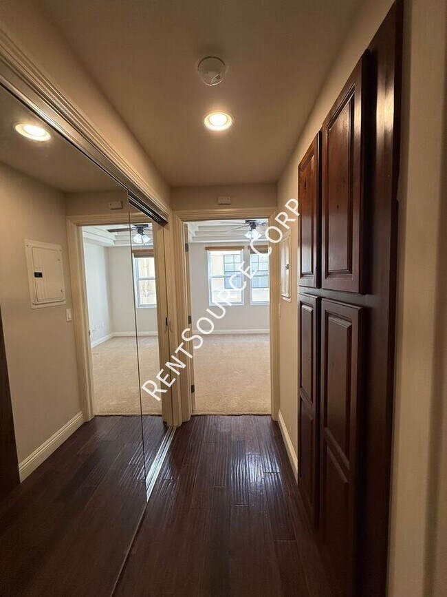 Building Photo - 12044 Hoffman St