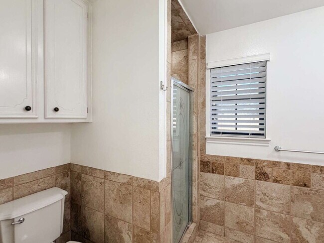 Building Photo - Beautiful 6 bed, 2 bath home in Burleson!