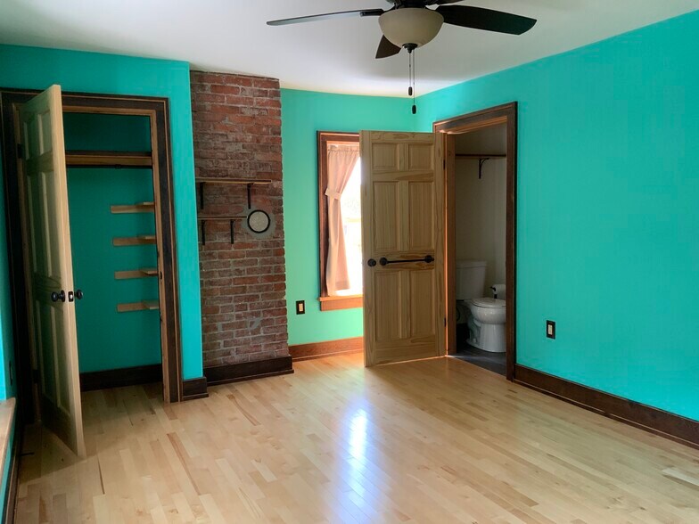 Second floor front bedroom - 3507 Bigelow Blvd
