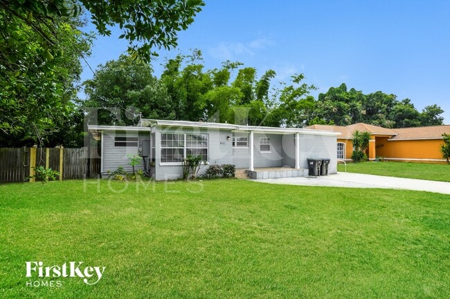 Building Photo - 611 Hewett Dr