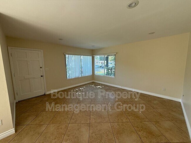 Building Photo - 1126 S Clifpark Cir