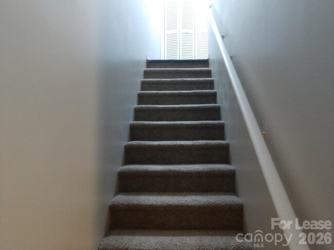 Building Photo - 604 E Iredell Ave