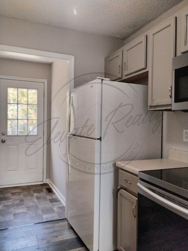 Building Photo - ON SPECIAL! Charming 3 Bedroom Ranch in Cl...