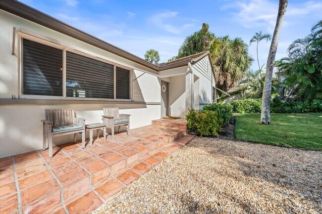 Building Photo - 49 River Dr