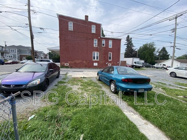 Building Photo - 252 W Jackson St