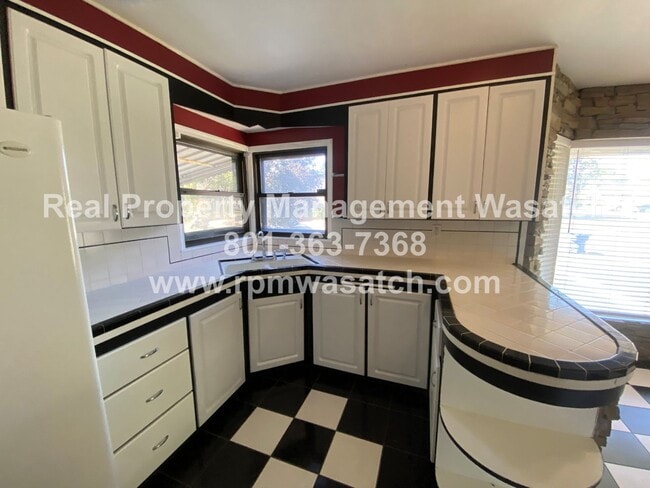 Building Photo - Take a Look at This 4 Bedroom 2 Bathroom H...
