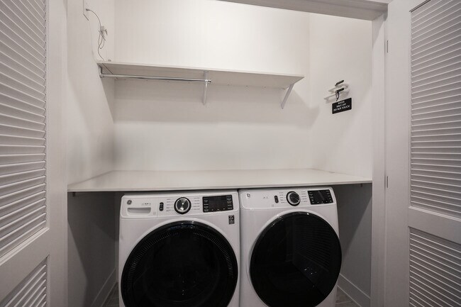 Building Photo - 3924 N Lincoln Ave