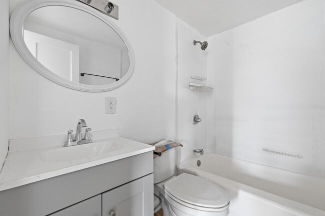 Building Photo - 420 W 25th St