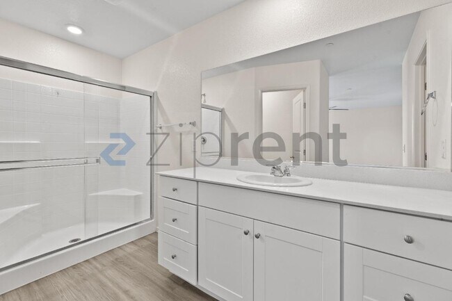 Building Photo - Unit Unit 3