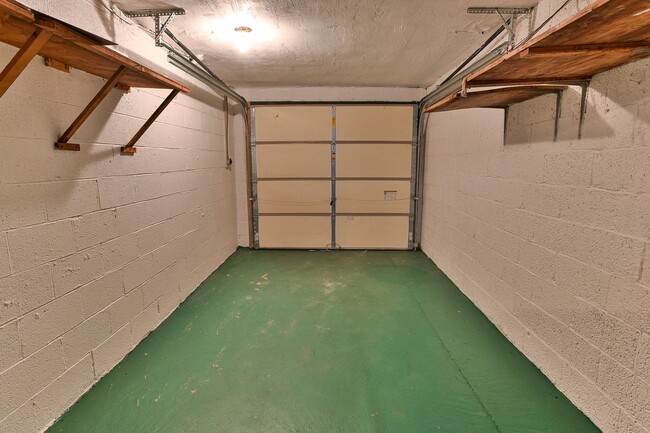 Building Photo - 3 Bedroom with Parking on Berryhill