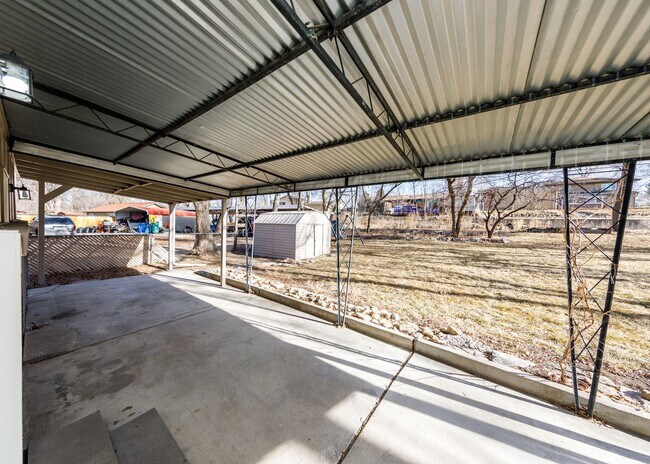 Building Photo - Newly Remodeled 5 Bed Home with Huge Yard