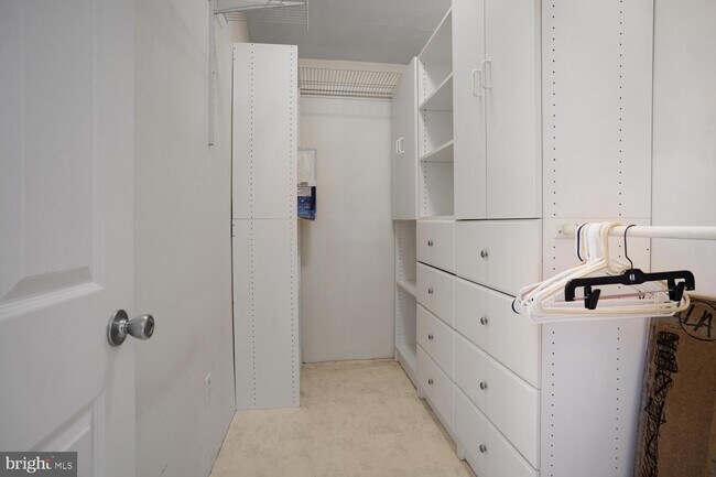 Building Photo - 9 Admiral Dr