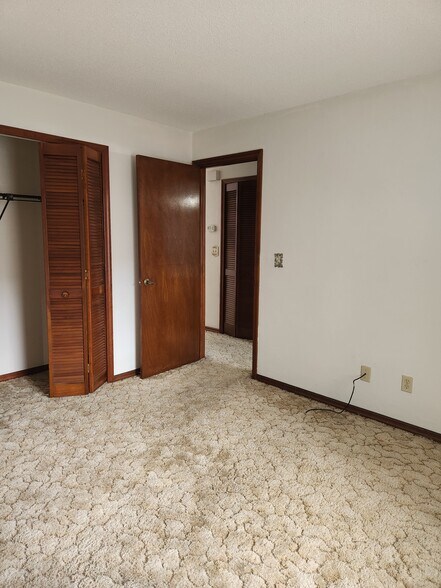 Building Photo - 415 Shangri La Cir