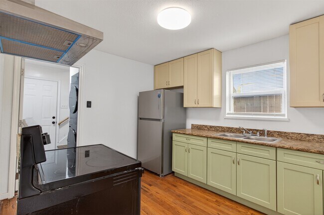 Building Photo - 3444 Blodgett St