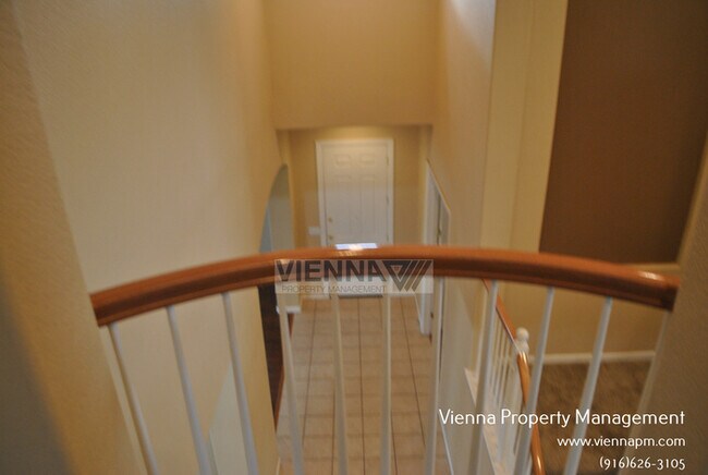 Building Photo - Beautiful 4 Bedroom + Study in Desirable Neighborhood