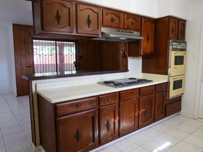 Building Photo - 201 Gumwood Ln