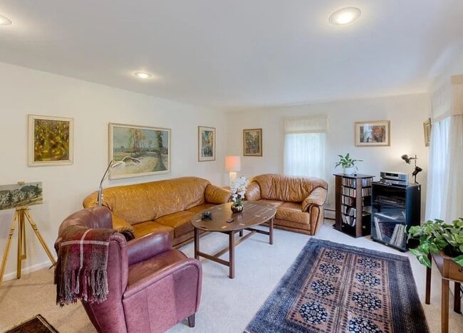 Building Photo - 11 Dubiel Dr